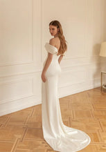 Load image into Gallery viewer, One-shoulder White Simple Slim Wedding Dress Lyiq